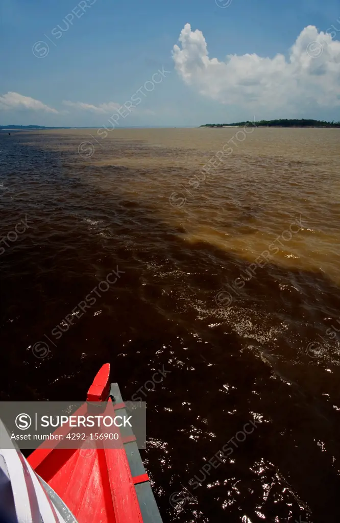 Brazil, Amazonas, Manaus, meeting of the water of Rio Solimoes and Rio Negro