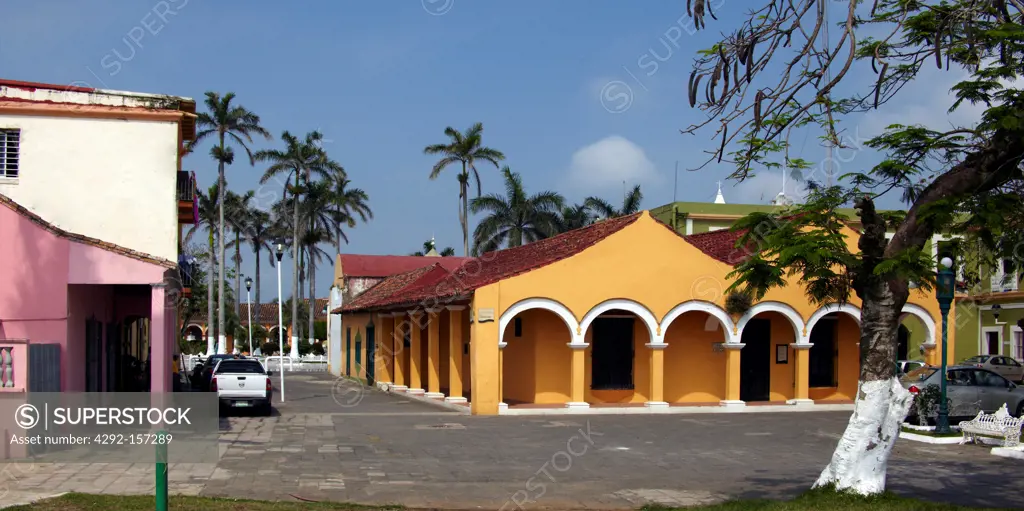 Mexico, Veracruz state, Tlacotalpan city protected by Unesco, square ans typical houses