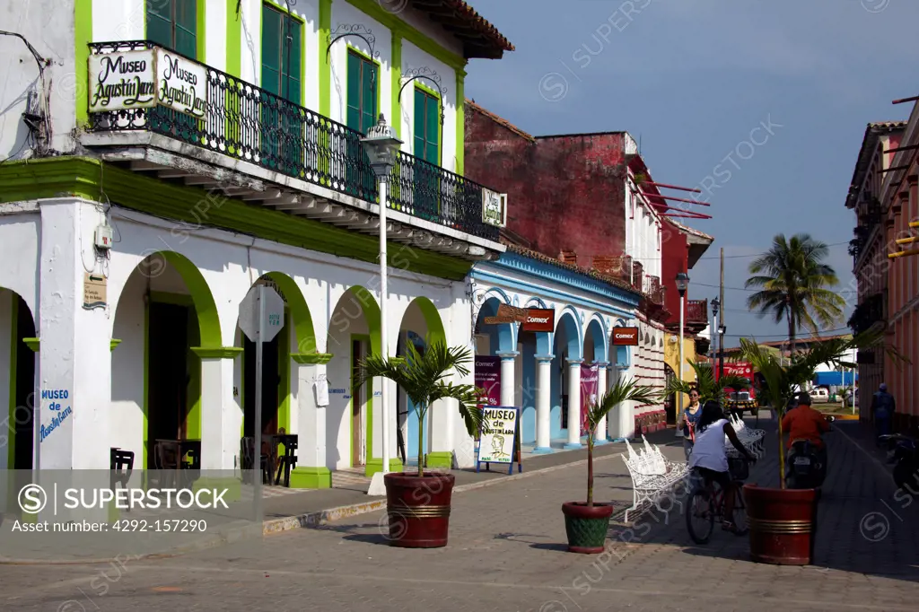 Mexico, Veracruz state, Tlacotalpan city protected by Unesco, pedesrian street and typical houses