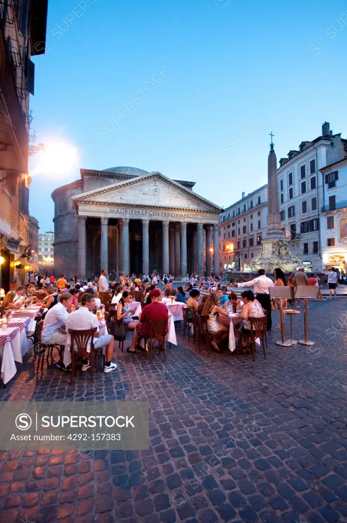 Italy, Lazio, Rome, Piazza della Rotonda, Fountain background the Pantheon, Restaurant