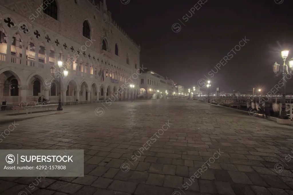 Italy, Veneto, Venice, Doge palace, at night