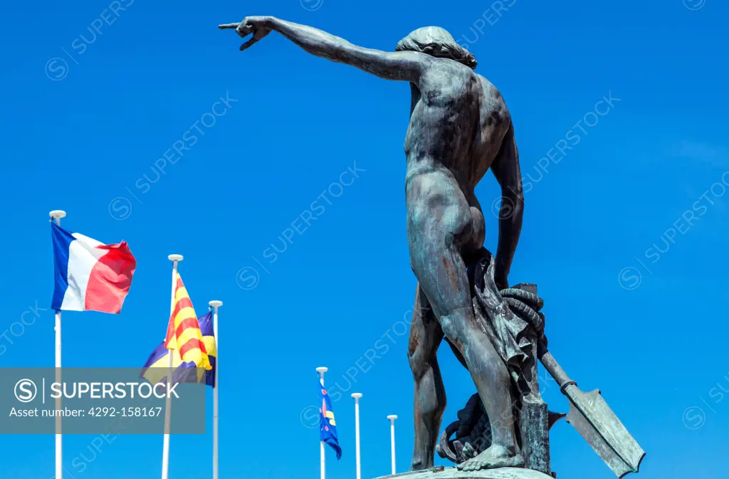 France, Toulon, the Genius of Navigation statue in the harbor square