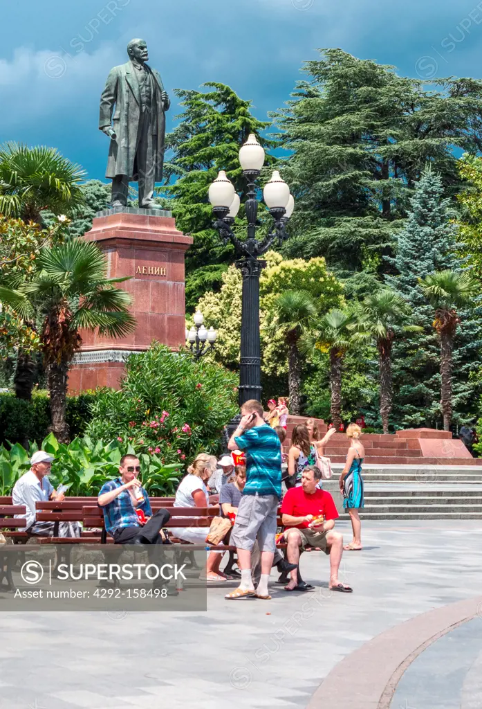 Ukraine, Jalta, the Lenin monument in Nekrasoy park