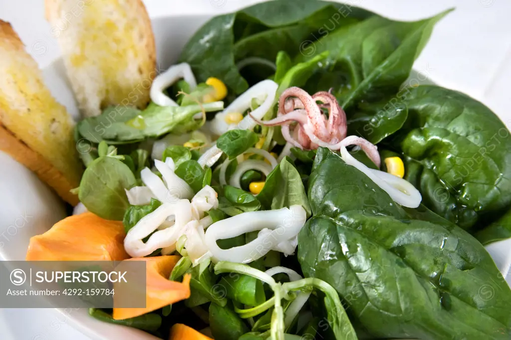 octopus salad with spinach and papaya
