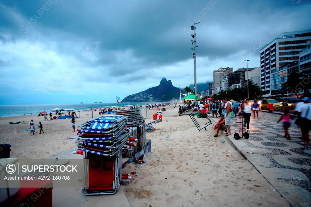 Ipanema - Rio de Janeiro, Brasil - People walking after rain