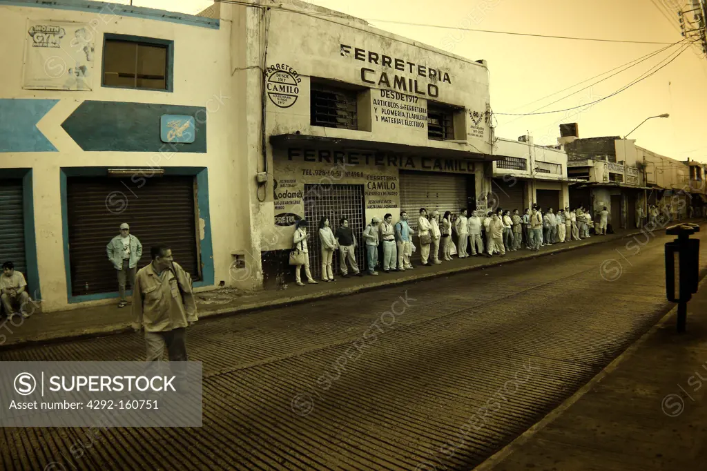 People waiting for bus - Mexico, Yucatan
