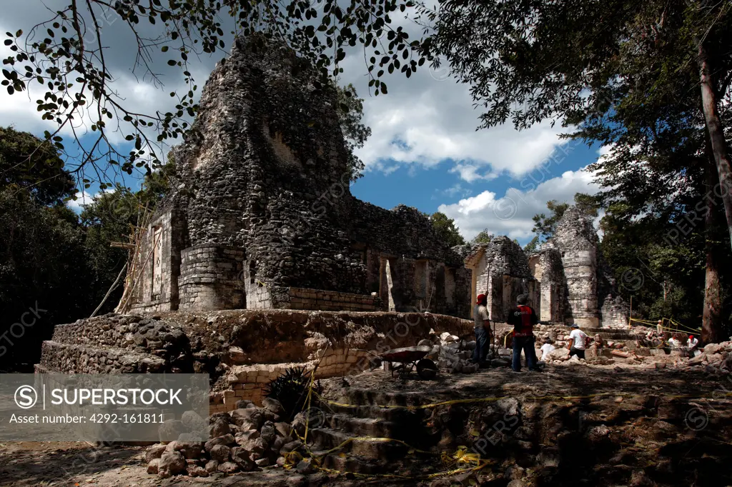 Mexico, Campeche State, Chicanna, archaeological mayan site, ruins, classic periods (years 300-800 A.D ) , restauration