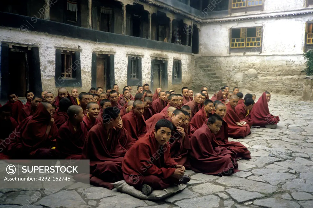 qinghai, tibet, Monks to the Drepung Monastery
