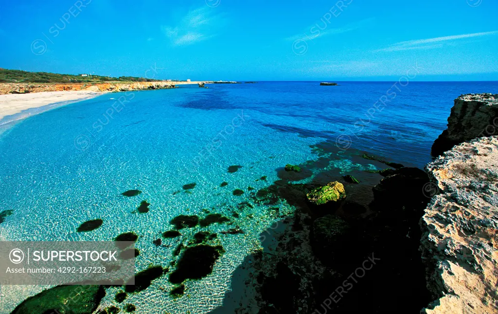 Italy, Apulia, Salento, Gargano, view of a bay