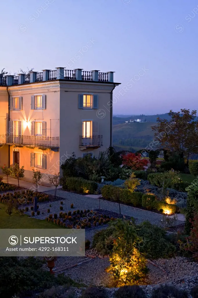 Italy, Piedmont, Mombaruzzo, La Villa Hotel, a nocturnal view of the courtyard and the building