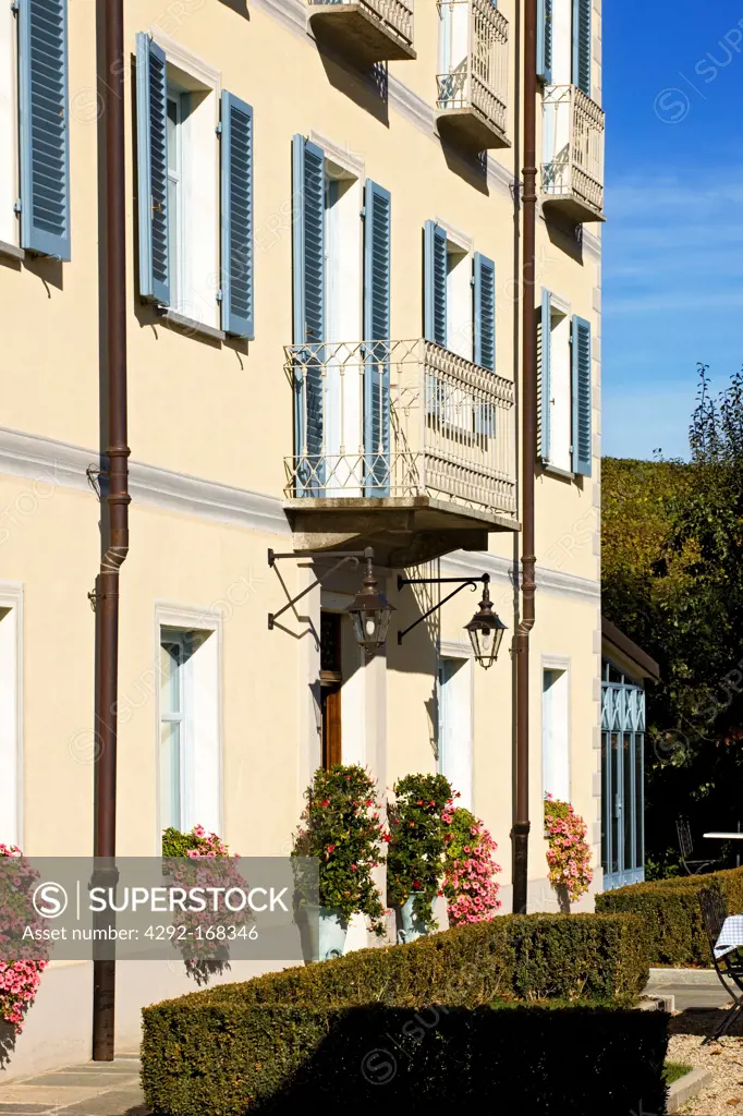 Italy, Piedmont, Langhe, Canale, Villa Tiboldi relais, the garden and the facade