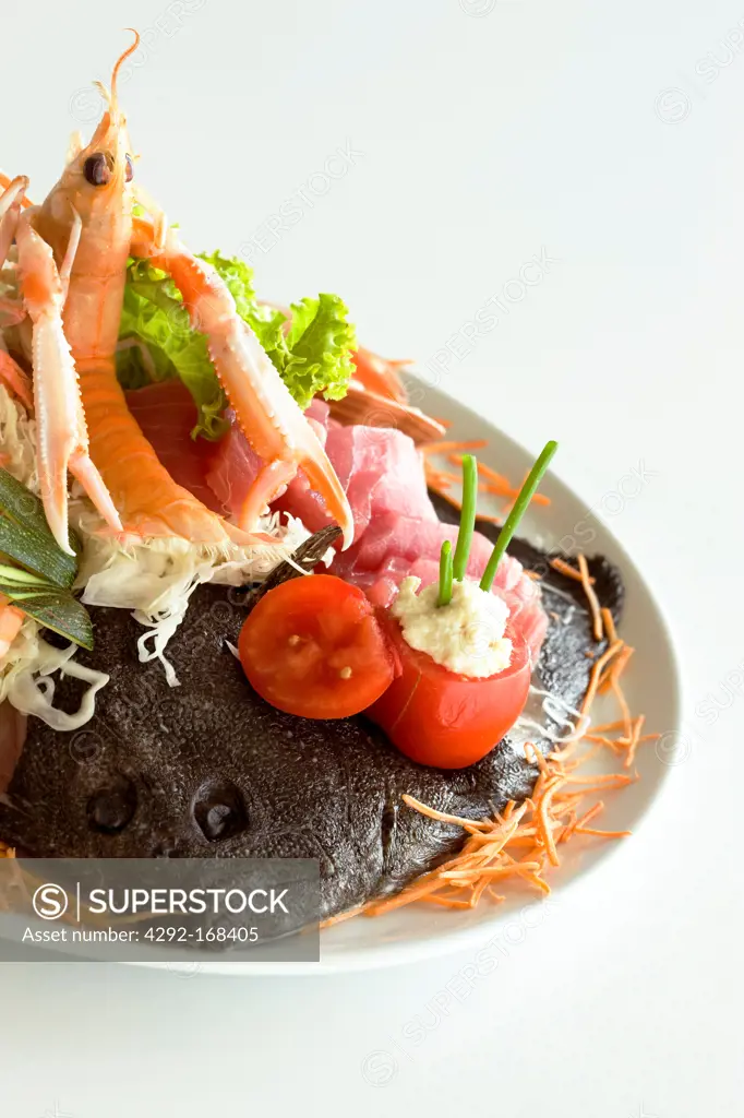 Sole flatfish with shrimps, tomatoes and salad