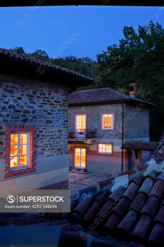 Italy, Piedmont, Cremolino, Casa Wallace Hotel, nocturnal view of the building