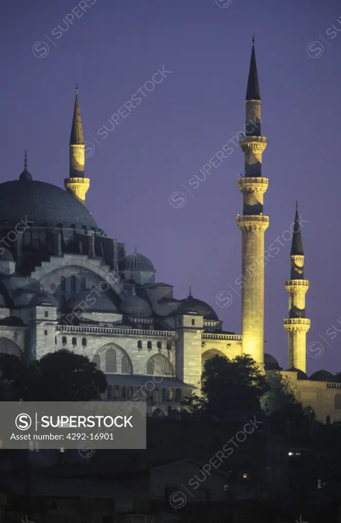 Turkey, Istanbul, the Suleymanye Mosque at dusk