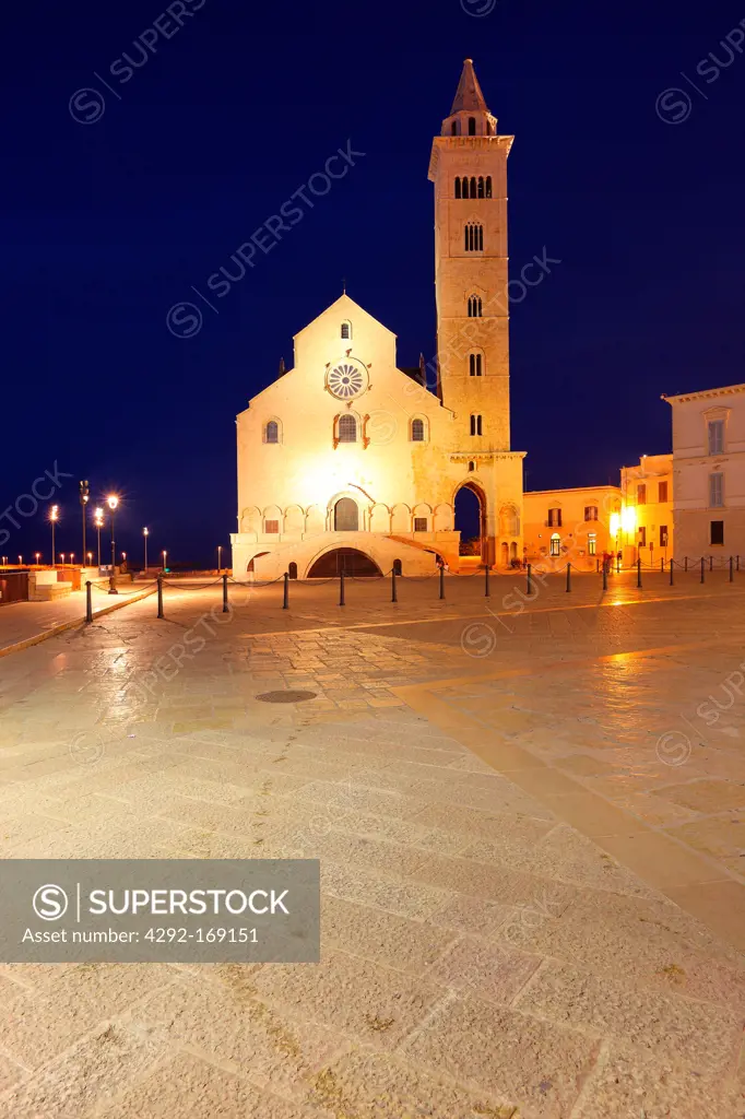 Italy, Apulia, Trani, the cathedral at night