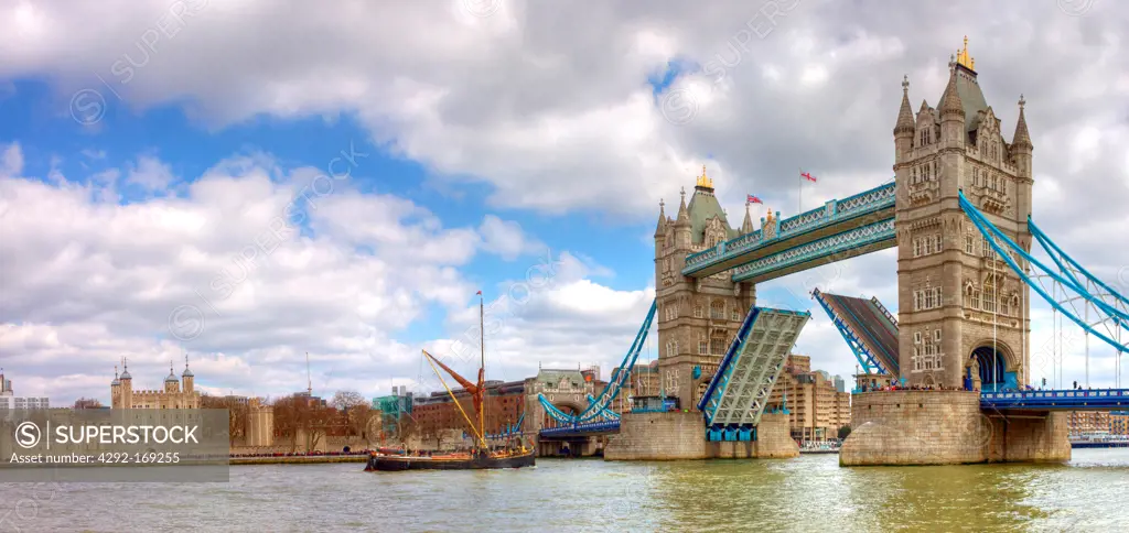 UK, England, London, the Tower Bridge