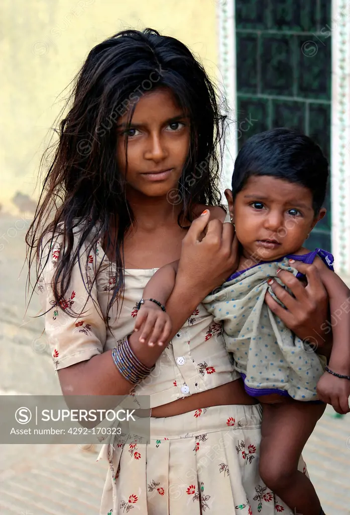 India, mother with child
