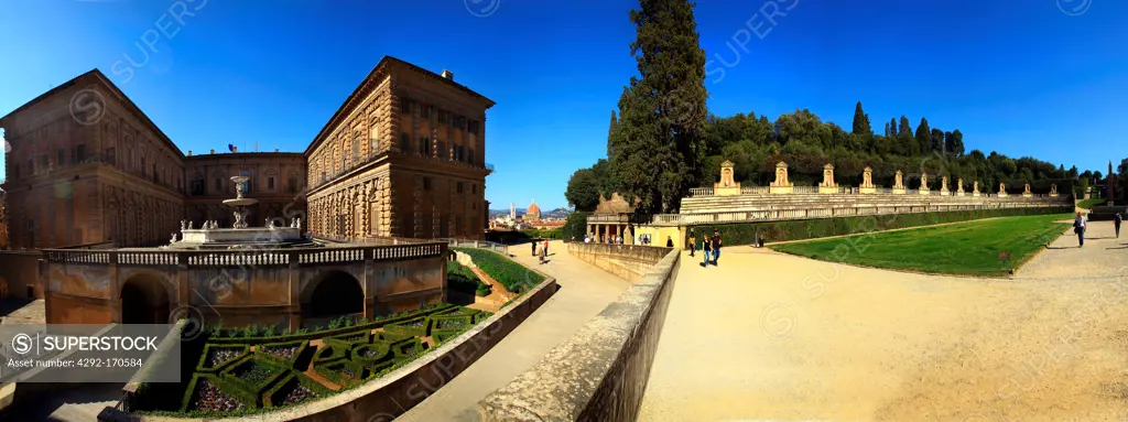 Italy, Tuscany, Florence, Boboli garden and Pitti Palace.