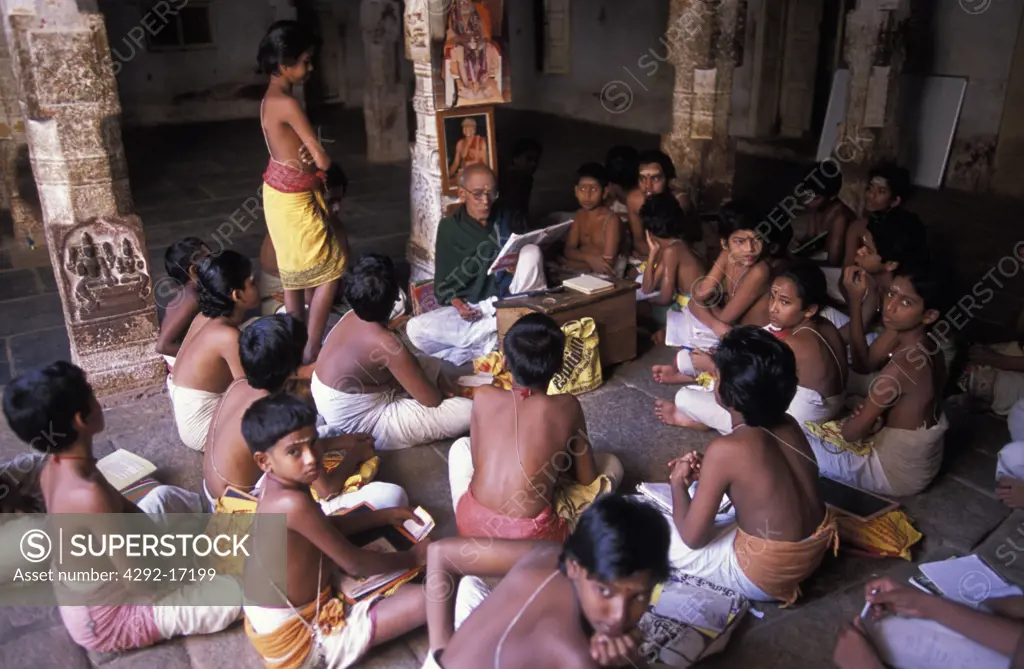 Group of young student-India - Tamil Nadu Madurai, Thiruparankundram temple