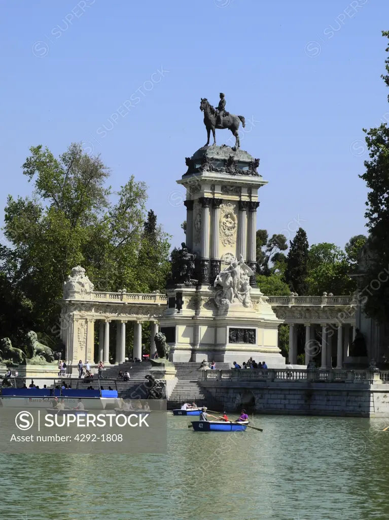 Spain, Madrid, El Retiro Park, Lake and Monument at Park