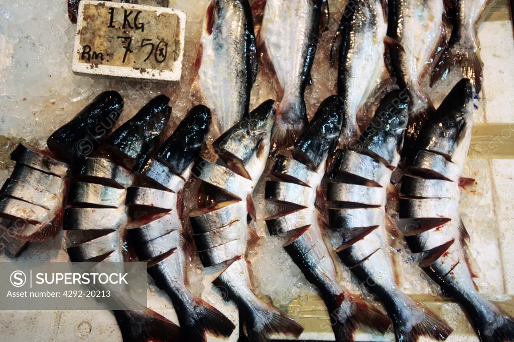 Malaysia, Jahore Bahru, fish on market stall