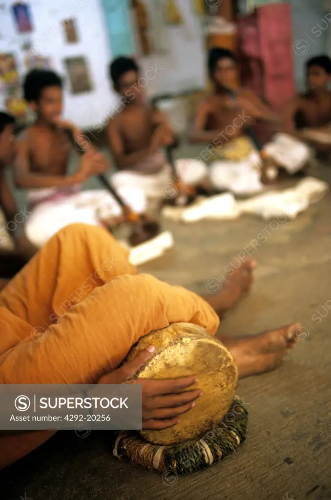 India, Tamil Nadu, Madurai, Thiruparankundram Temple, musician