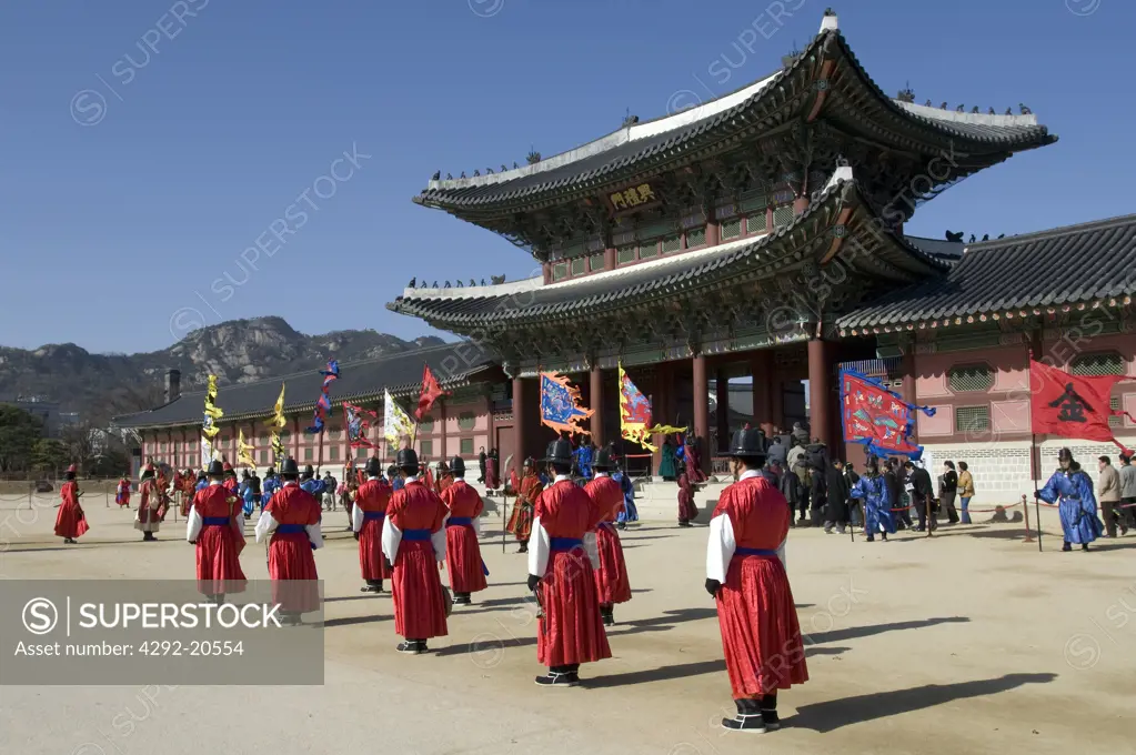 South Korea, Seoul, Gyeongbokgung Royal Palace, changing of the guard