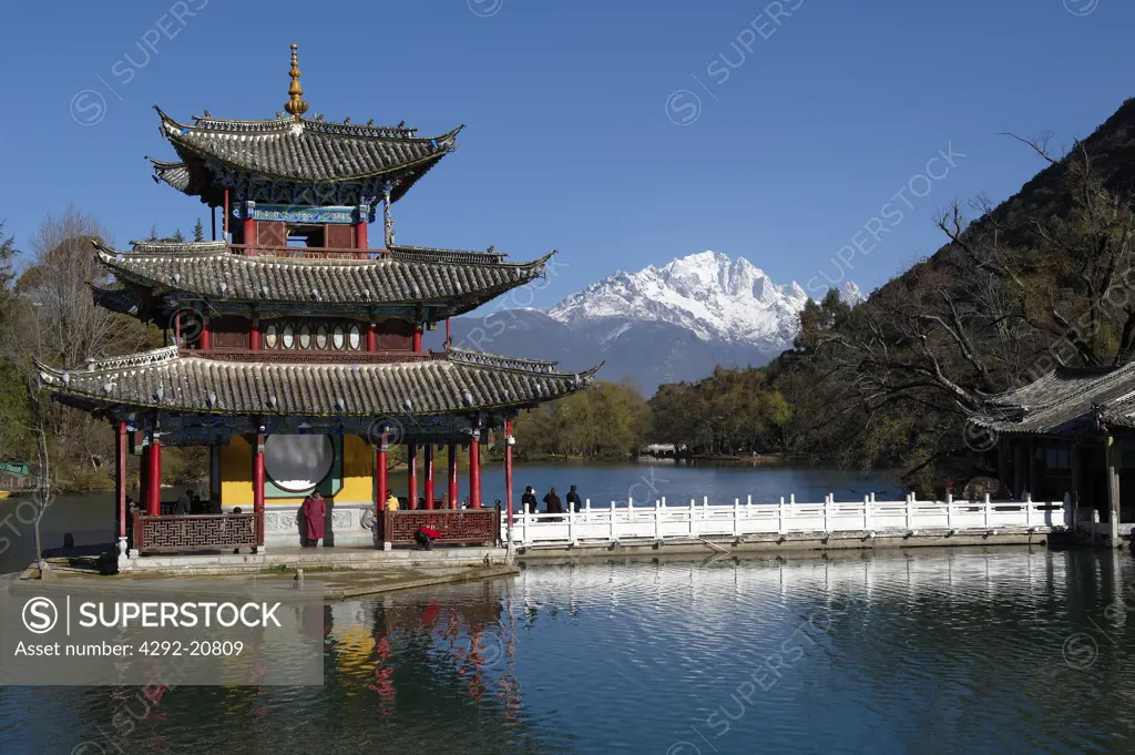 China, Yunnan, Lijiang, Black Dragon pool, background the Jade Dragon snow mountain
