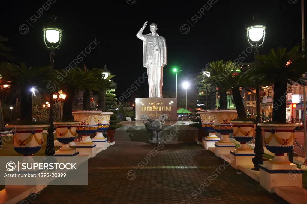 Vietnam, Mekong Delta, Can Tho, Ho Chi Minh statue