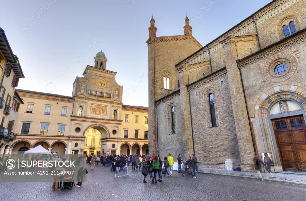 Italy, Lombardy, Crema, Torrazzo and the Duomo