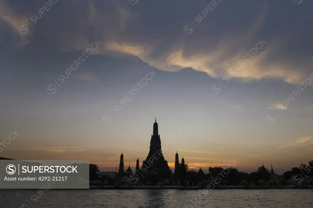 Thailand, Bangkok, Wat Arun, Buddhist Temple at Sunset