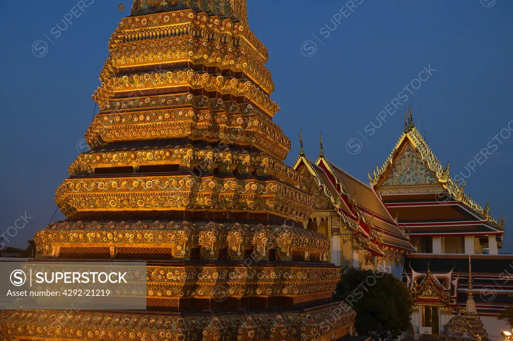 Thailand, Bangkok, Wat Pho, Buddhist Temple at Dusk
