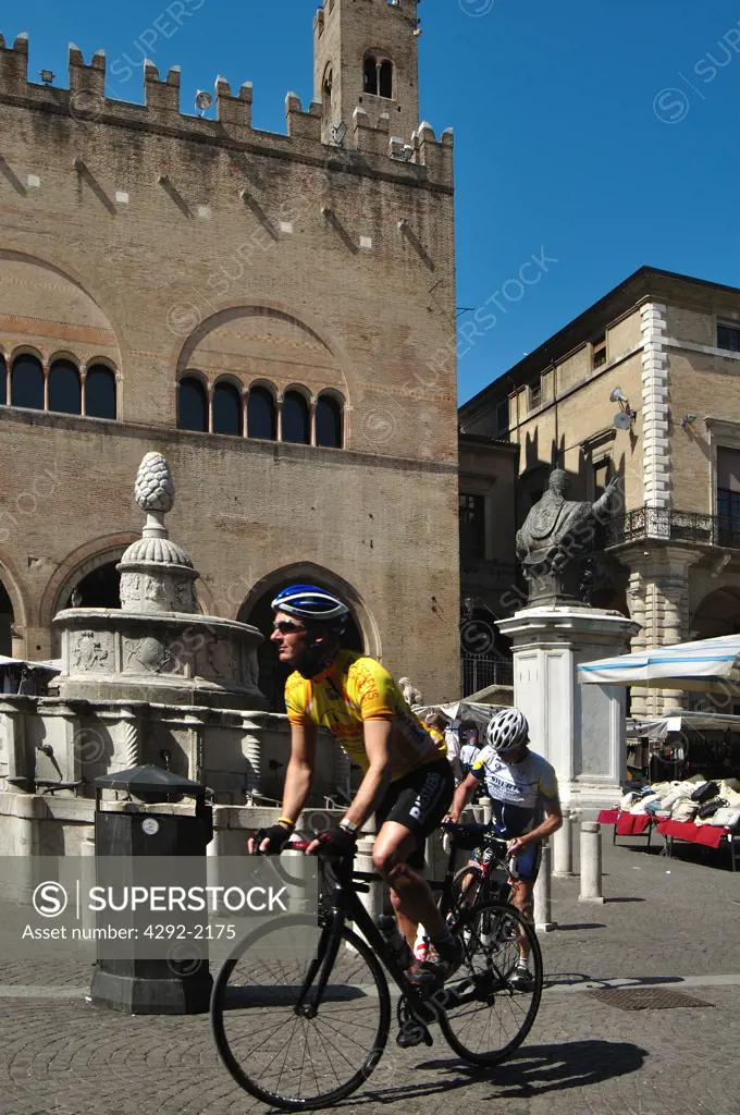 Italy, Emilia Romagna, Rimini, Cavour Square, Fontana della Pigna, Fountain an Bikers