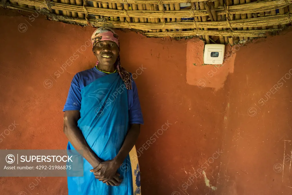 Rwanda, Ruhengeri, Musanze, Iby'Iwacu Cultural village, woman, portrait
