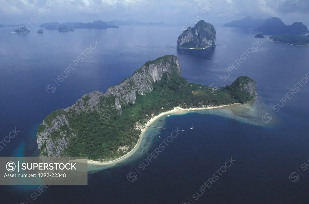 Philippines, Palawan Island. El Nido bay. Marina del Nido island