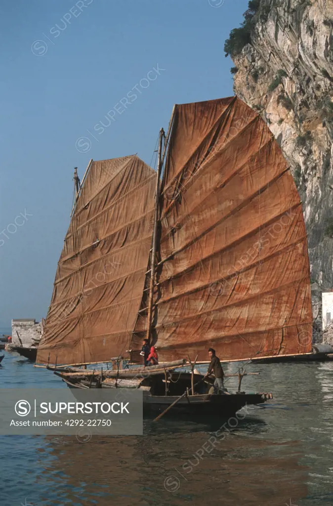 Vietnam Junk sailing in Ha Long bay
