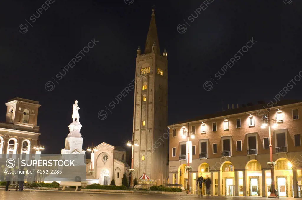Italy, Emilia Romagna, Forlì, Aurelio Saffi Square, Monument background San Mercuriale Church