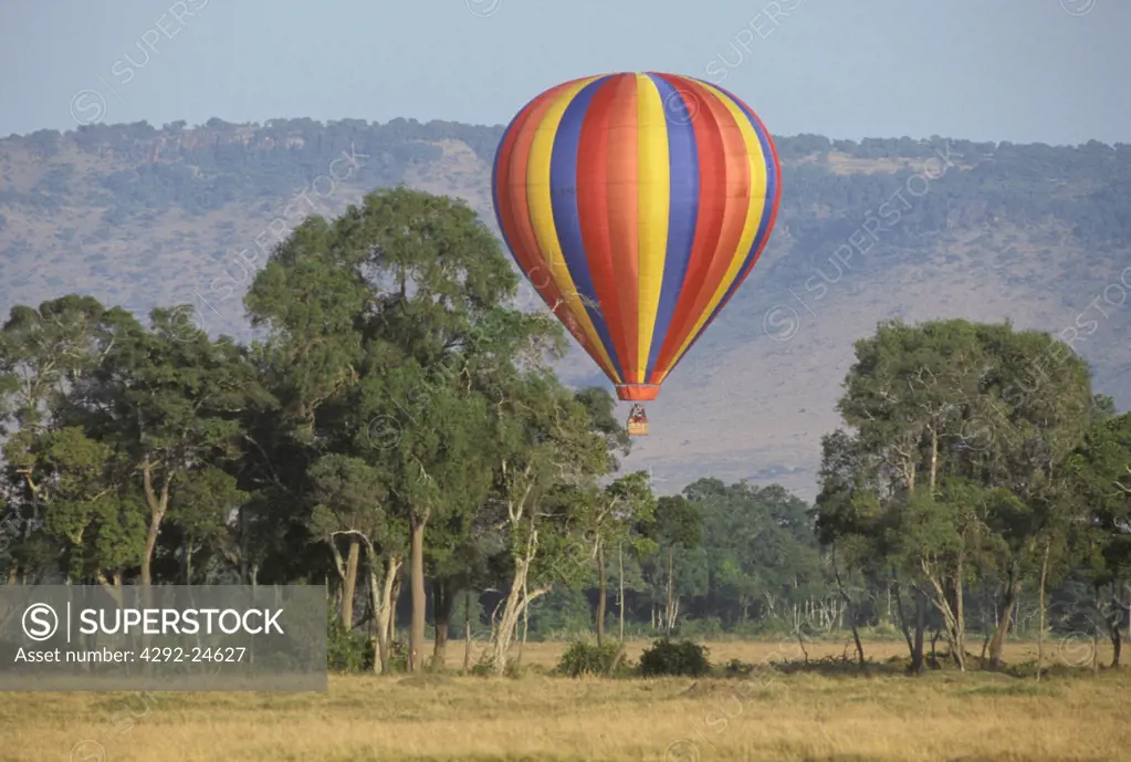 Africa, Kenya: balloon in Masai Mara National Park