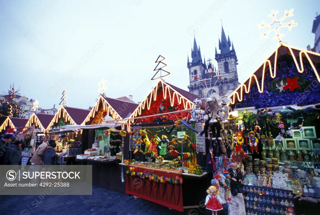 Europe, Czech Republic, old town square and christmas market