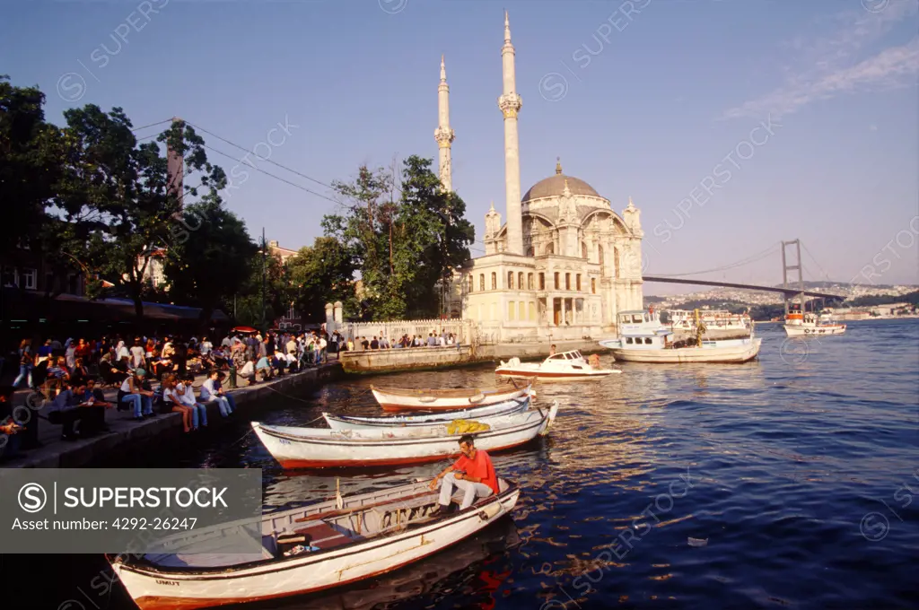 Turkey, Istanbul, Ortakoy mosque on the Bosphorus