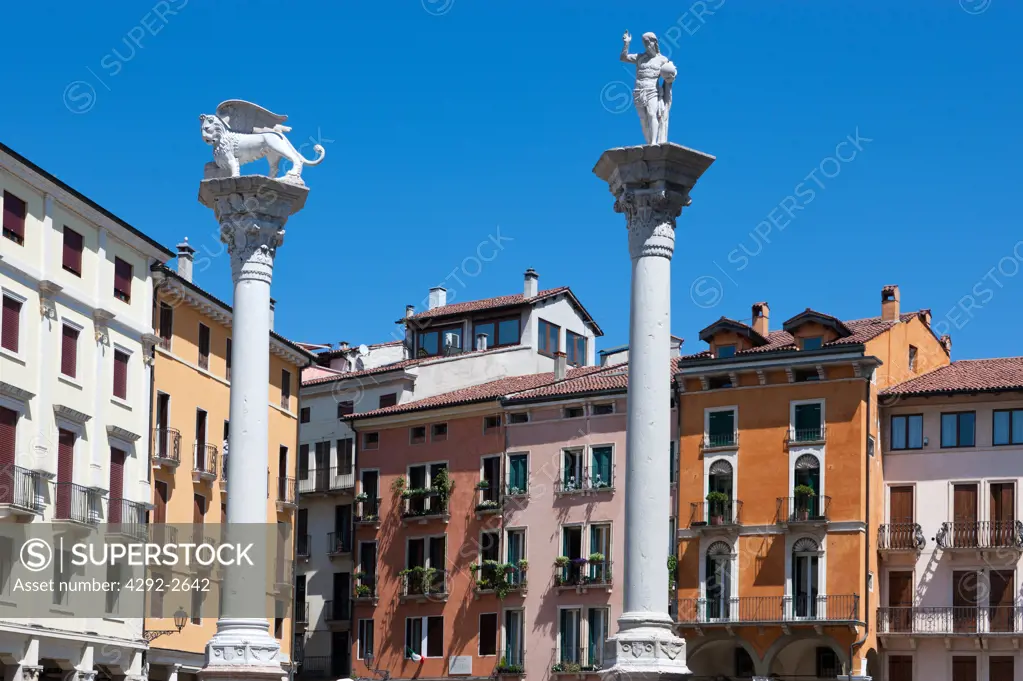 Italy, Veneto, Vicenza, Piazza de Signori Square, Columns of the Winged Lion and Cristo Redentor