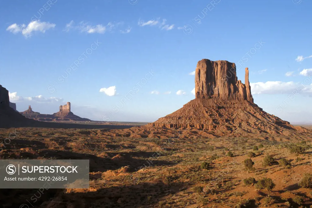 USA, Arizona, S.W. Desert, Monument Valley: the Mitten Buttes