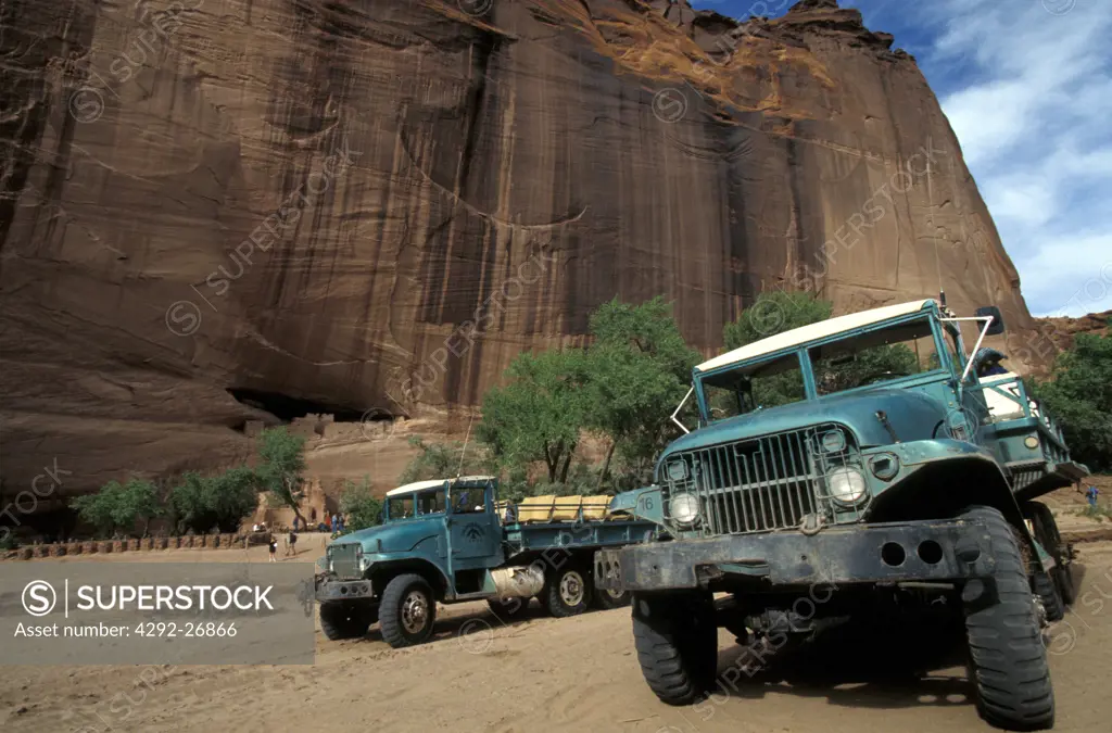 U.S.A. Arizona. 4x4 in Canyon de Chelly in front of the White House ruins
