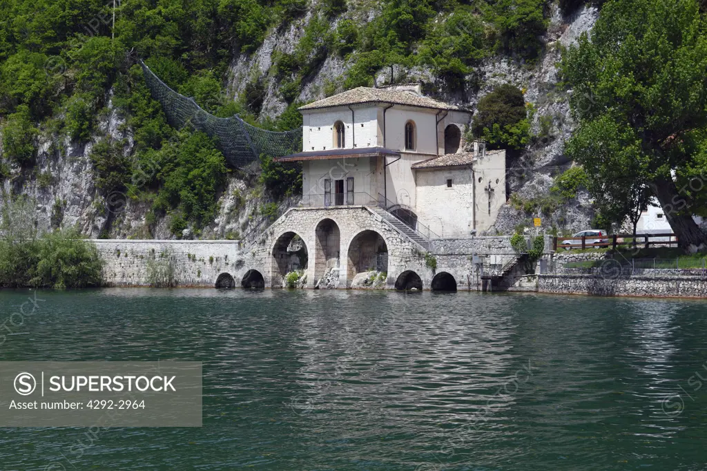 Italy, Abruzzo, Scanno the lake and Santa Maria church