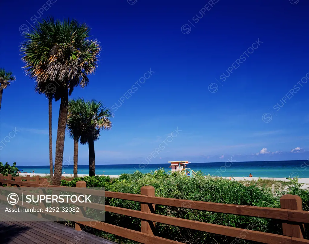 USA, Florida, Miami Beach, south beach, boardwalk along the beach