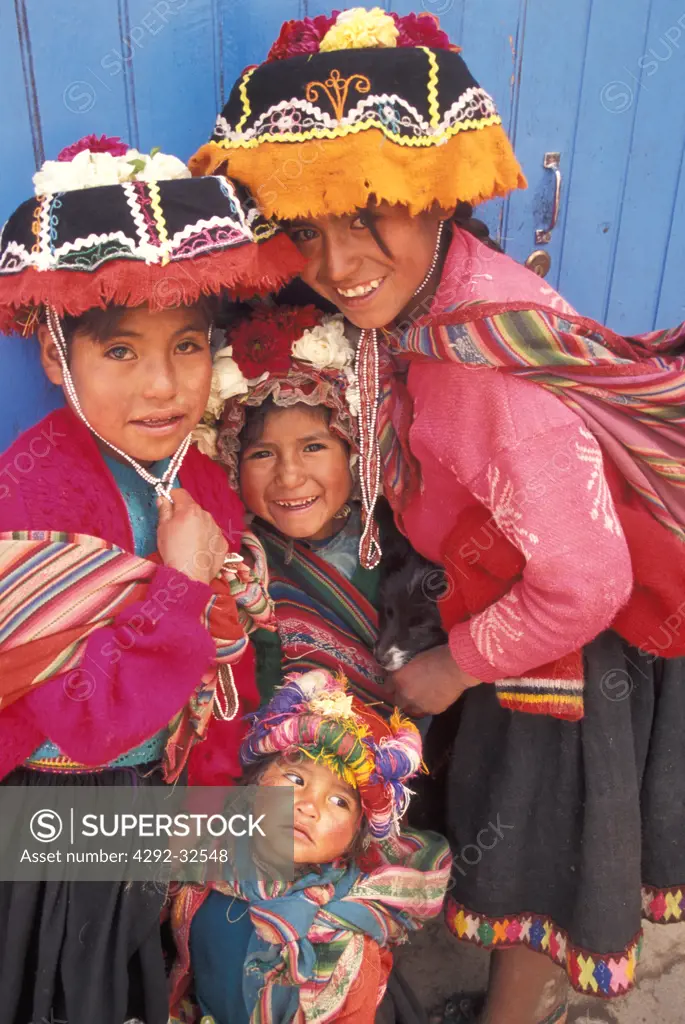 South America, Peru, Andes, Dept. Cuzco. Pisac, Quechua Indian girls, traditional costume.