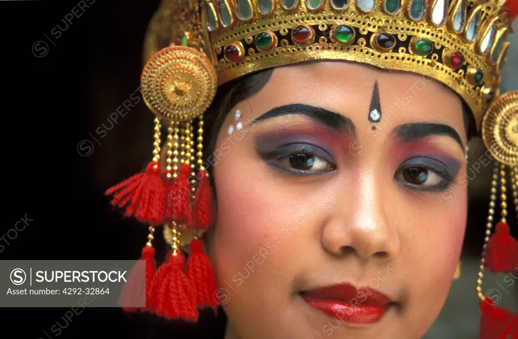 Indonesia, Bali, Ubud, Ramayana dance, Balinese dancer