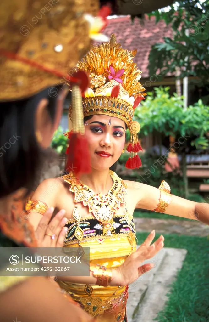 Indonesia, Bali, Ubud, Ramayana dance, Balinese Dancers