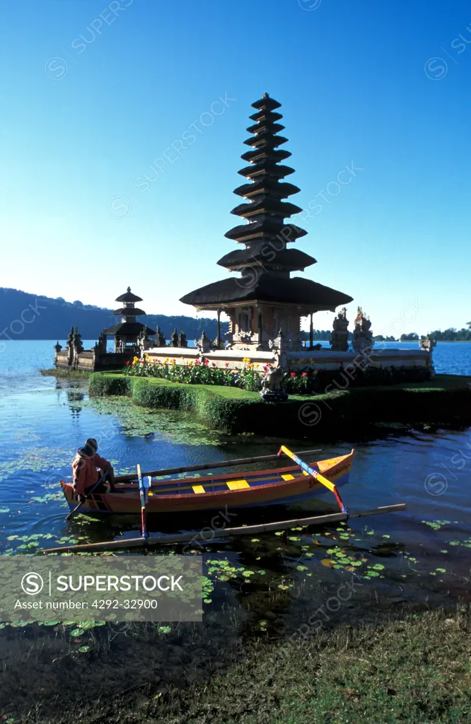 Indonesia, Bali, Lake Bratan, Bedugul, Pura (temple) Ulun Danu