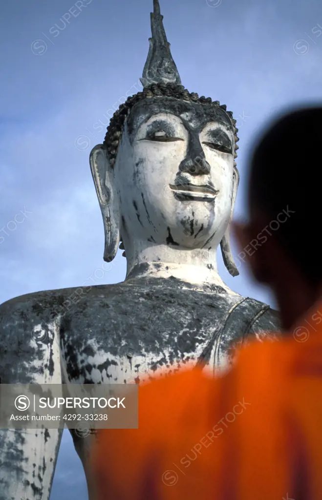 Thailand, Sukhothai, monk at temple Wat Mahathat